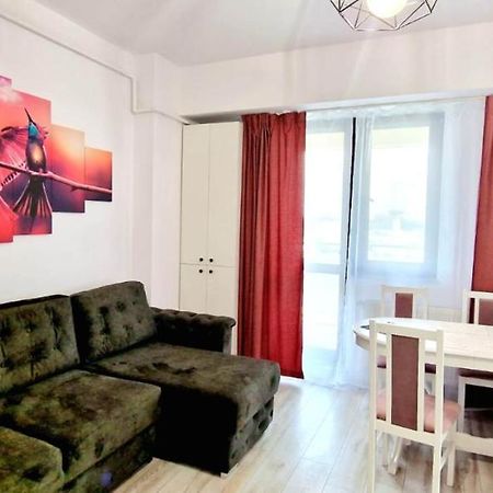 Evelyn Modern Apartment Near Palas Iasi Exterior photo