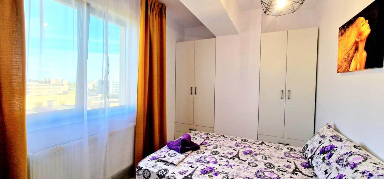 Evelyn Modern Apartment Near Palas Iasi Exterior photo
