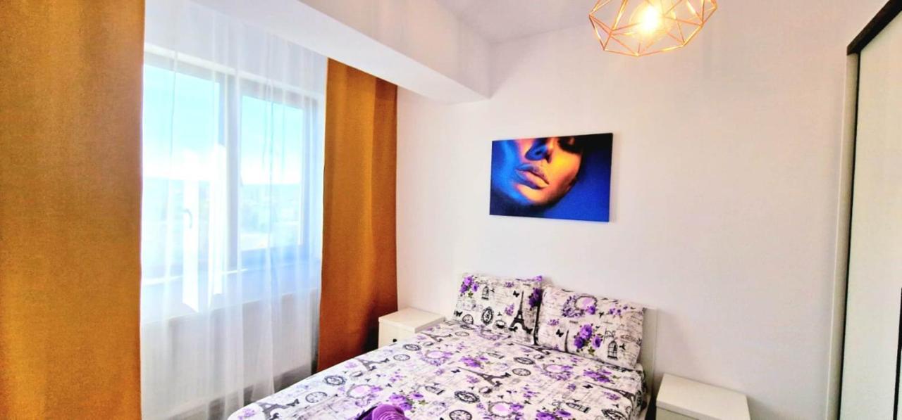 Evelyn Modern Apartment Near Palas Iasi Exterior photo