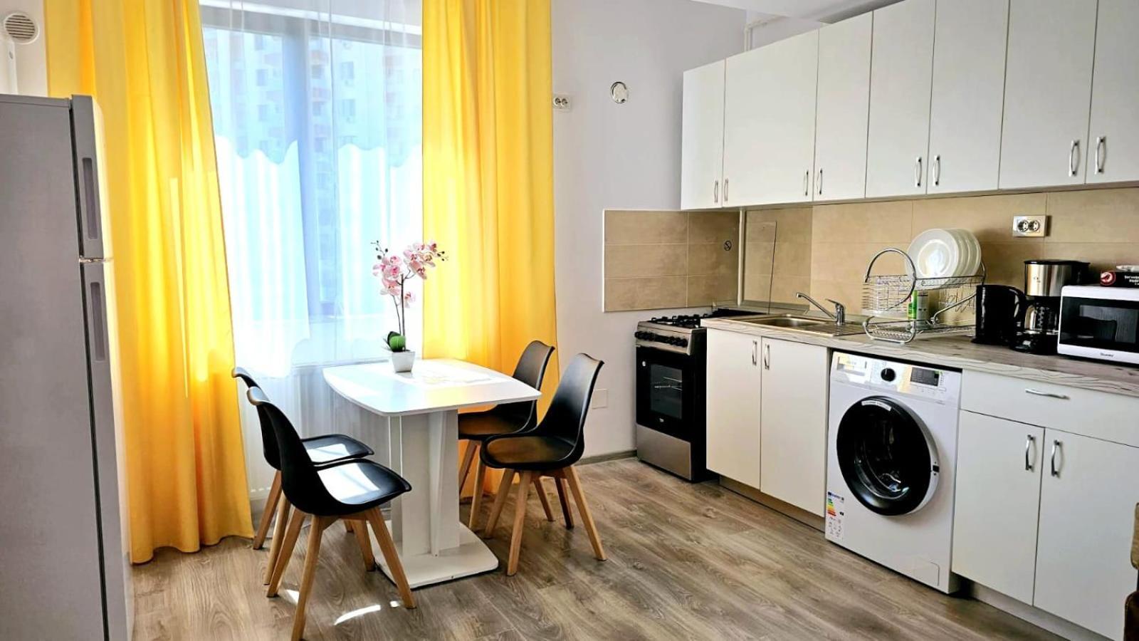 Evelyn Modern Apartment Near Palas Iasi Exterior photo